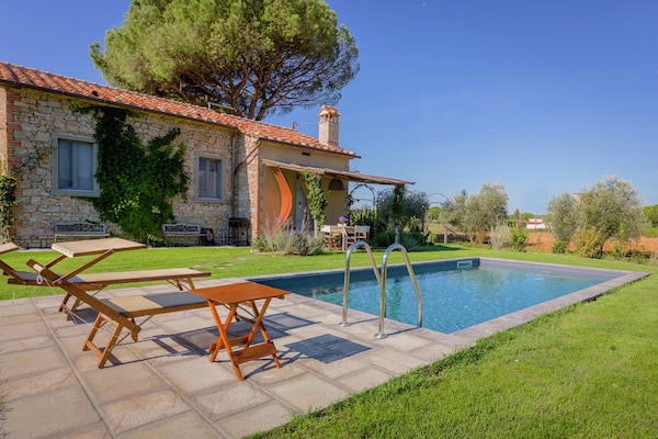 Foto van Villa in Cortona met privézwembad en uitzicht - Vakantiehuis in Cortona - ExteriorSummer