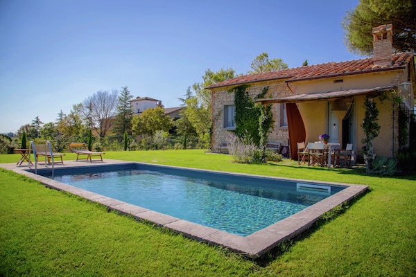 Foto van Villa in Cortona met privézwembad en uitzicht - Vakantiehuis in Cortona - ExteriorSummer