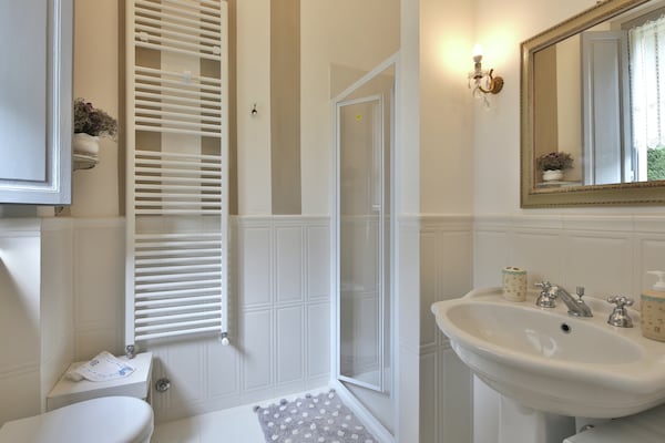 Foto van Villa in Cortona met privézwembad en uitzicht - Vakantiehuis in Cortona - BathRoom