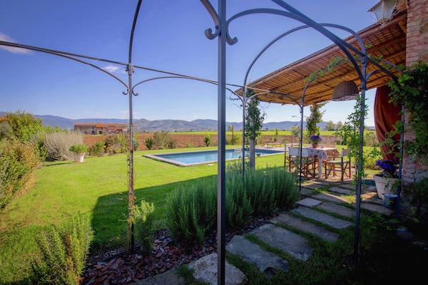 Foto van Villa in Cortona met privézwembad en uitzicht - Vakantiehuis in Cortona - GardenSummer