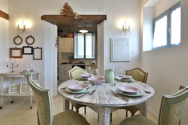 Foto van Villa in Cortona met privézwembad en uitzicht - Vakantiehuis in Cortona - DiningRoom