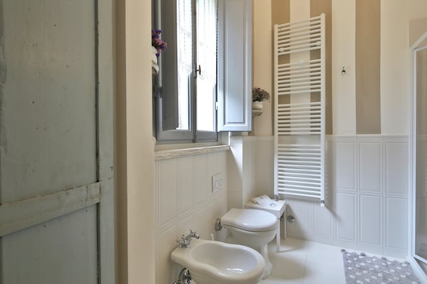 Foto van Villa in Cortona met privézwembad en uitzicht - Vakantiehuis in Cortona - BathRoom