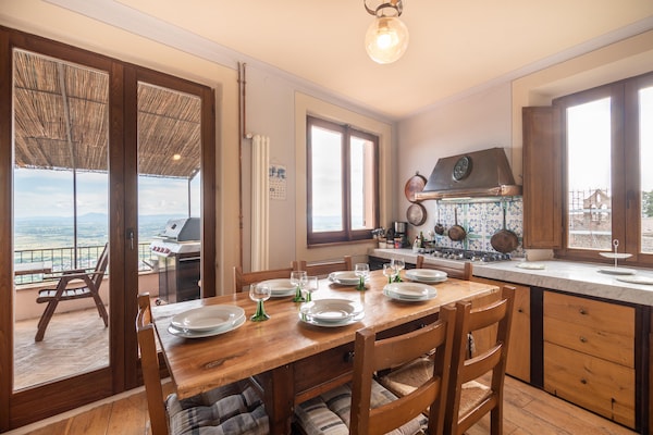 Foto van Villa in Cortona met zwembad - Vakantiehuis in Cortona - DiningRoom