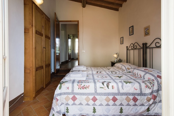 Foto van Villa met zwembad in Marciano - Vakantiehuis in Marciano Della Chiana - BedRoom