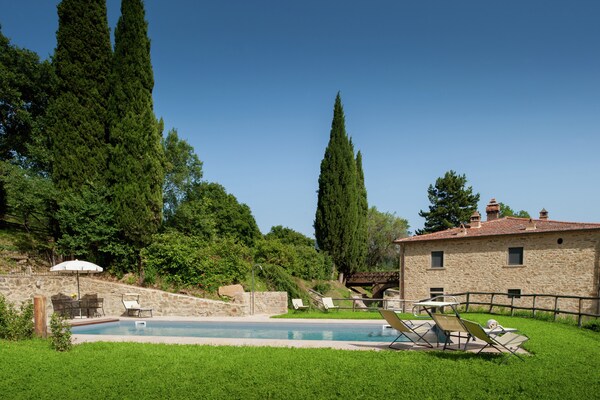 Foto van Villa in Toscane met Wijngaard - Vakantiehuis in Arezzo - ExteriorSummer