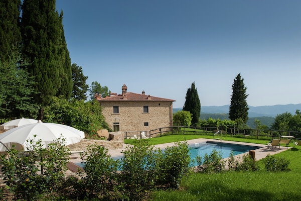 Foto van Villa in Toscane met Wijngaard - Vakantiehuis in Arezzo - ExteriorSummer
