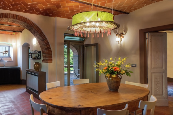 Foto van Villa in Toscane met Wijngaard - Vakantiehuis in Arezzo - DiningRoom