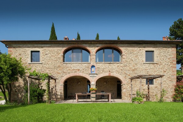 Foto van Villa in Toscane met Wijngaard - Vakantiehuis in Arezzo - ExteriorSummer