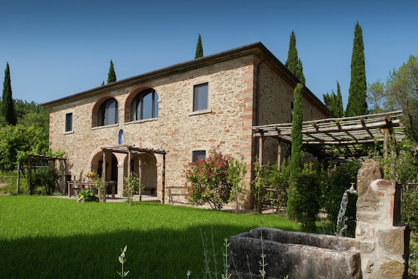 Foto van Villa in Toscane met Wijngaard - Vakantiehuis in Arezzo - ExteriorSummer