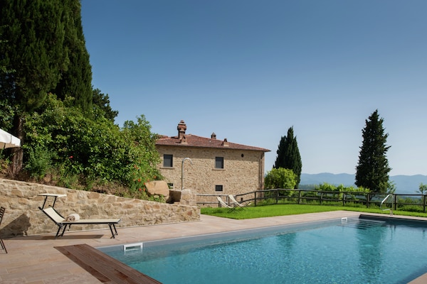 Foto van Villa in Toscane met Wijngaard - Vakantiehuis in Arezzo - ExteriorSummer