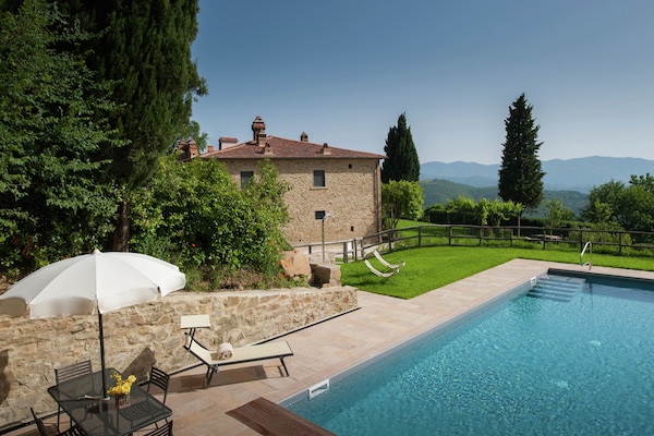 Foto van Villa in Toscane met Wijngaard - Vakantiehuis in Arezzo - ExteriorSummer