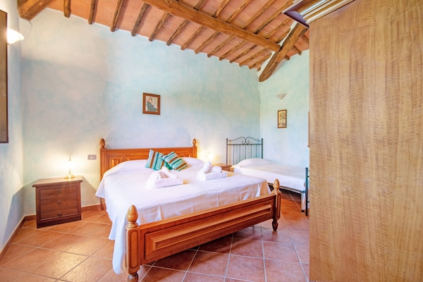 Foto van Zonnig vakantiehuis - Vakantiehuis in Gaiole in Chianti (SI) - BedRoom