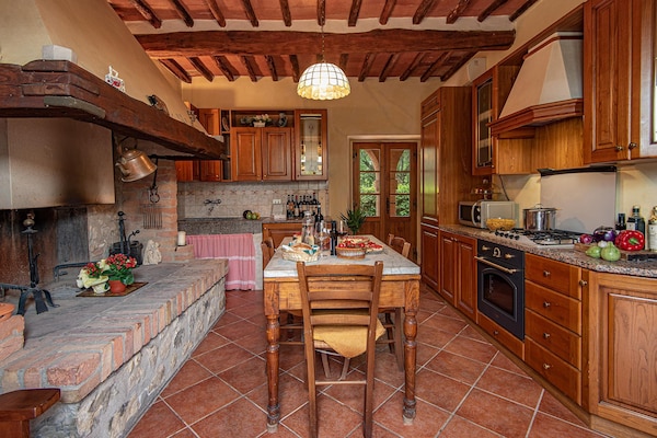 Foto van Zonnig vakantiehuis - Vakantiehuis in Gaiole in Chianti (SI) - DiningRoom