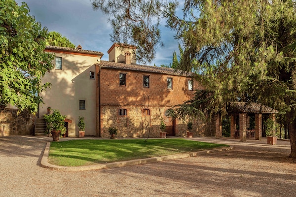 Foto van Panoramische Toscaanse villa - Vakantiehuis in Sinalunga - ExteriorSummer
