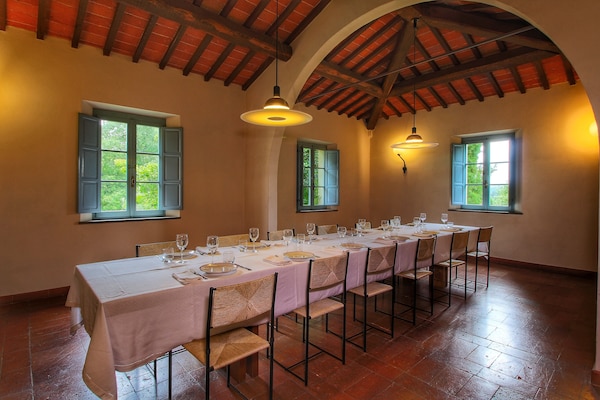 Foto van Panoramische Toscaanse villa - Vakantiehuis in Sinalunga - DiningRoom
