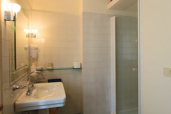Foto van Panoramische Toscaanse villa - Vakantiehuis in Sinalunga - BathRoom