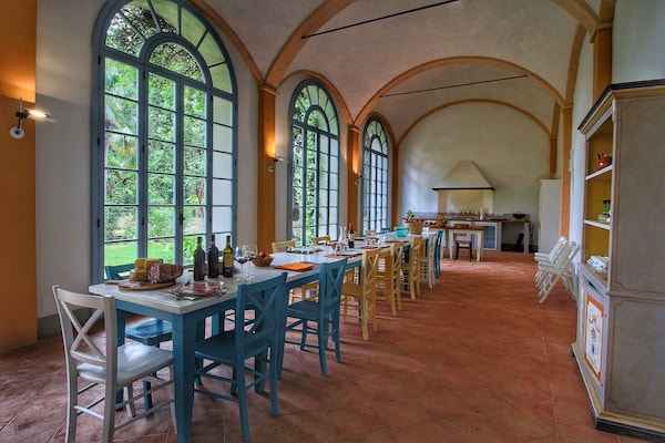 Foto van Panoramische Toscaanse villa - Vakantiehuis in Sinalunga - DiningRoom