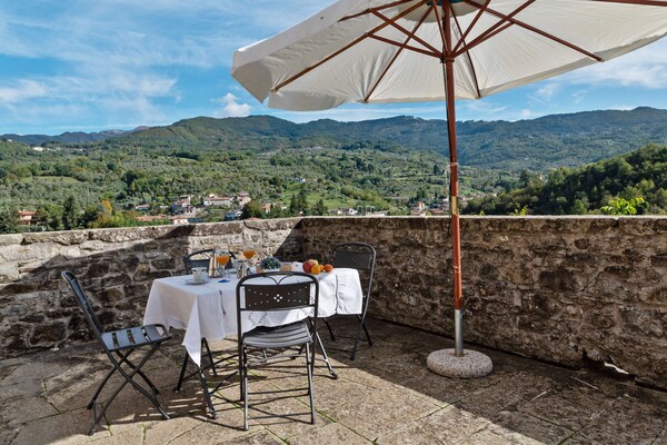 Foto van Toscaanse Haven - Ruime Woning - Vakantiehuis in Casola in Lunigiana - TerraceBalcony