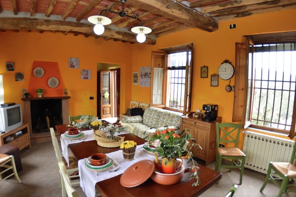 Foto van Boerderij in Gualdo met privézwembad - Vakantiehuis in Massarosa - DiningRoom