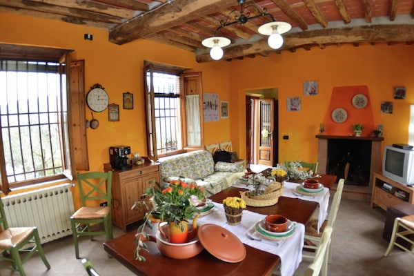 Foto van Boerderij in Gualdo met privézwembad - Vakantiehuis in Massarosa - DiningRoom