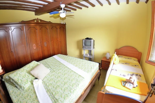 Foto van Boerderij in Gualdo met privézwembad - Vakantiehuis in Massarosa - BedRoom