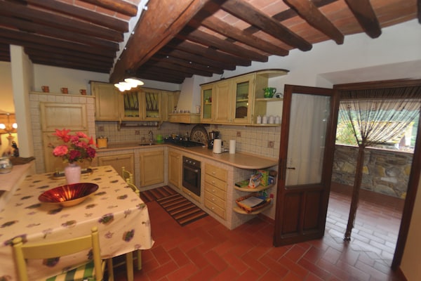 Foto van Capannori Stijlvol Herenhuis - Vakantiehuis in Capannori - Kitchen