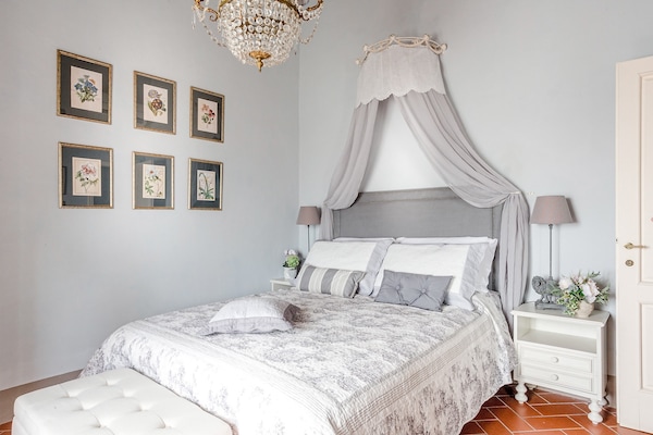 Foto van Boerderij in Toscaanse stijl in Capannori - Vakantiehuis in Capannori - BedRoom