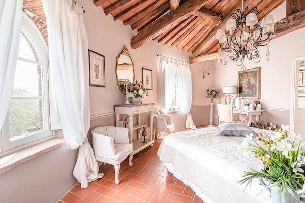 Foto van Boerderij in Toscaanse stijl in Capannori - Vakantiehuis in Capannori - BedRoom