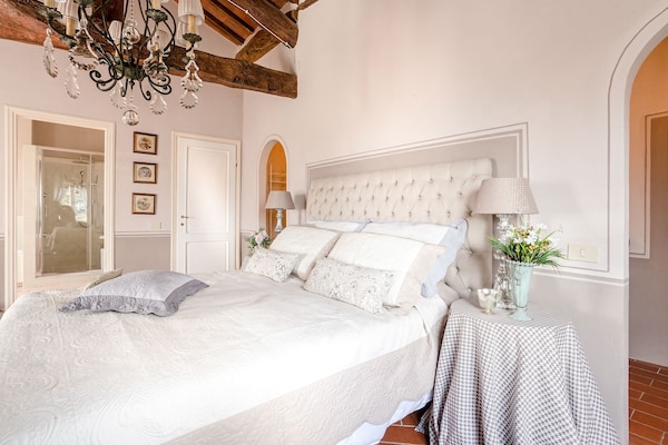 Foto van Boerderij in Toscaanse stijl in Capannori - Vakantiehuis in Capannori - BedRoom