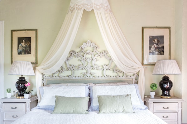 Foto van Boerderij in Toscaanse stijl in Capannori - Vakantiehuis in Capannori - BedRoom