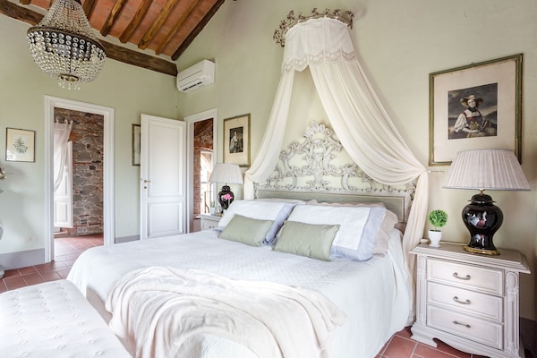 Foto van Boerderij in Toscaanse stijl in Capannori - Vakantiehuis in Capannori - BedRoom