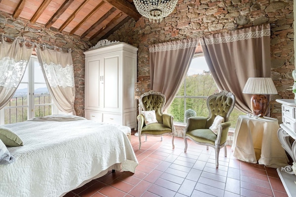 Foto van Boerderij in Toscaanse stijl in Capannori - Vakantiehuis in Capannori - BedRoom
