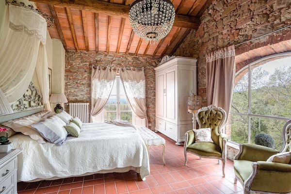 Foto van Boerderij in Toscaanse stijl in Capannori - Vakantiehuis in Capannori - BedRoom