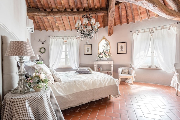 Foto van Boerderij in Toscaanse stijl in Capannori - Vakantiehuis in Capannori - BedRoom