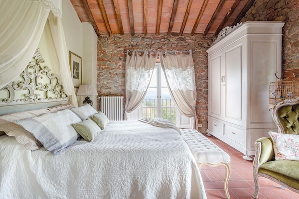 Foto van Boerderij in Toscaanse stijl in Capannori - Vakantiehuis in Capannori - BedRoom