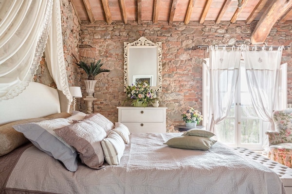Foto van Boerderij in Toscaanse stijl in Capannori - Vakantiehuis in Capannori - BedRoom