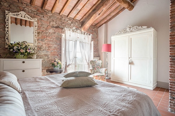 Foto van Boerderij in Toscaanse stijl in Capannori - Vakantiehuis in Capannori - BedRoom