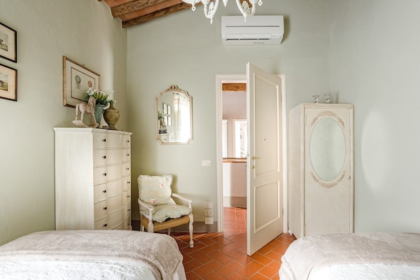 Foto van Boerderij in Toscaanse stijl in Capannori - Vakantiehuis in Capannori - BedRoom