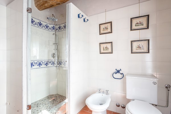 Foto van Boerderij in Toscaanse stijl in Capannori - Vakantiehuis in Capannori - BathRoom