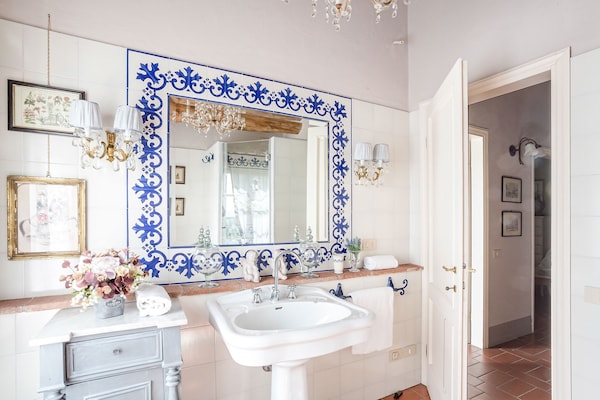 Foto van Boerderij in Toscaanse stijl in Capannori - Vakantiehuis in Capannori - BathRoom