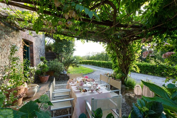 Foto van Boerderij in Toscaanse stijl in Capannori - Vakantiehuis in Capannori - TerraceBalcony