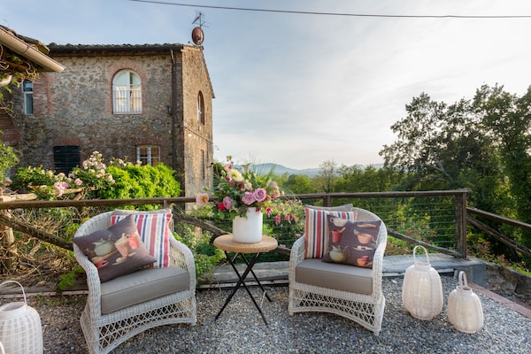 Foto van Boerderij in Toscaanse stijl in Capannori - Vakantiehuis in Capannori - TerraceBalcony