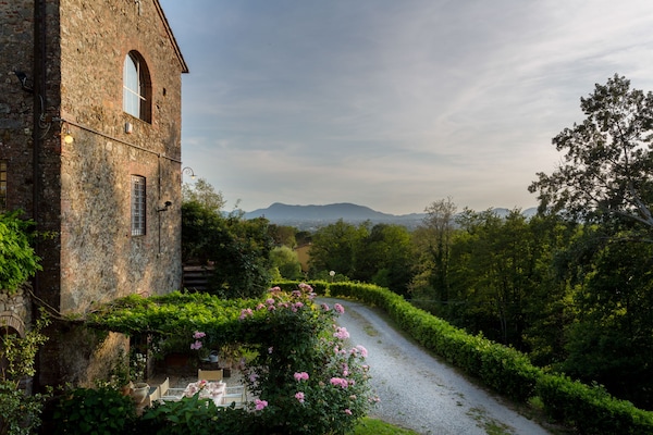 Foto van Boerderij in Toscaanse stijl in Capannori - Vakantiehuis in Capannori - TerraceBalcony