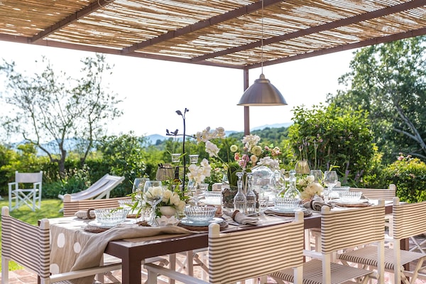 Foto van Boerderij in Toscaanse stijl in Capannori - Vakantiehuis in Capannori - TerraceBalcony