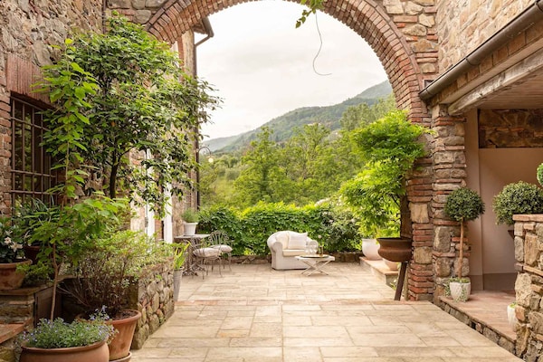 Foto van Boerderij in Toscaanse stijl in Capannori - Vakantiehuis in Capannori - TerraceBalcony