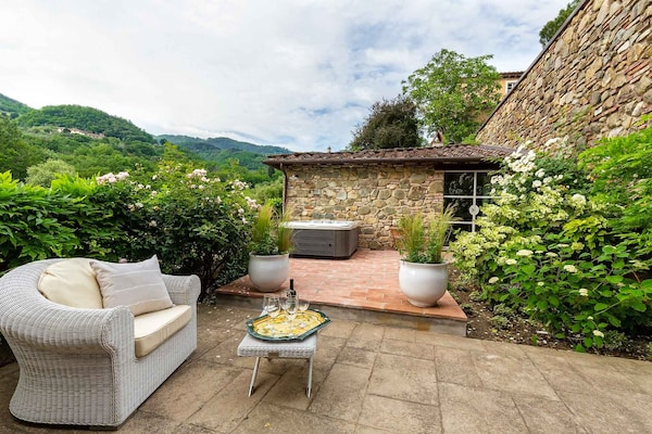 Foto van Boerderij in Toscaanse stijl in Capannori - Vakantiehuis in Capannori - TerraceBalcony