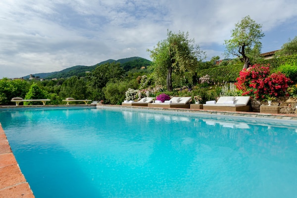 Foto van Boerderij in Toscaanse stijl in Capannori - Vakantiehuis in Capannori - PoolOfHouse