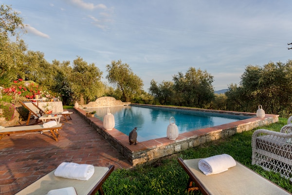 Foto van Boerderij in Toscaanse stijl in Capannori - Vakantiehuis in Capannori - PoolOfHouse