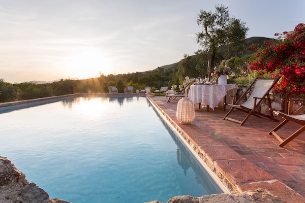 Foto van Boerderij in Toscaanse stijl in Capannori - Vakantiehuis in Capannori - PoolOfHouse
