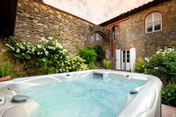 Foto van Boerderij in Toscaanse stijl in Capannori - Vakantiehuis in Capannori - PoolOfHouse
